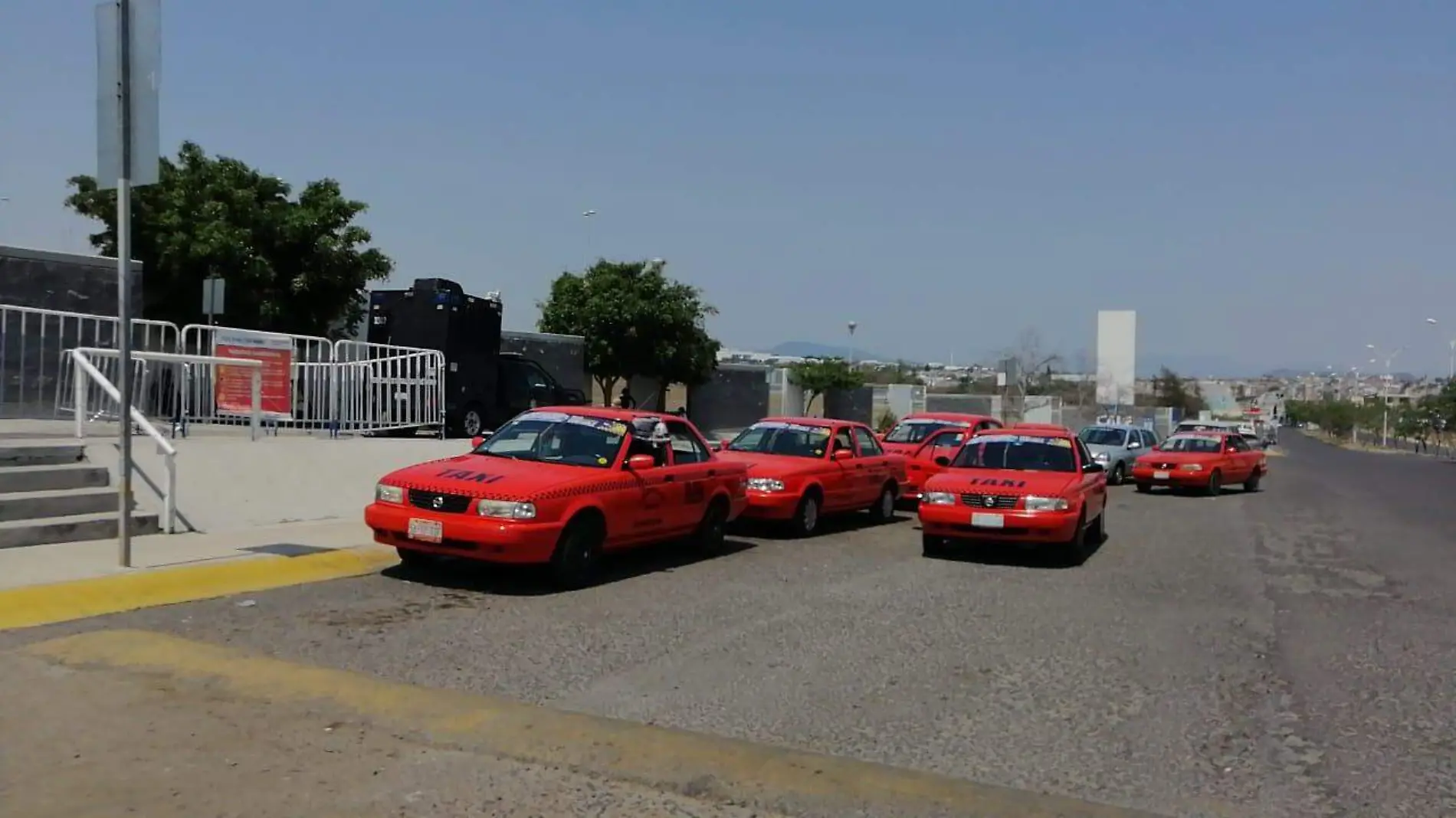 Taxistas de San Juan del Río cuentan con el distintivo de Taxi Seguro para Nosotras.